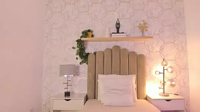 Snapshot of Roma__love chatting on December 10, 12:49 pm Roma love online show from December 10, 12:49 pm