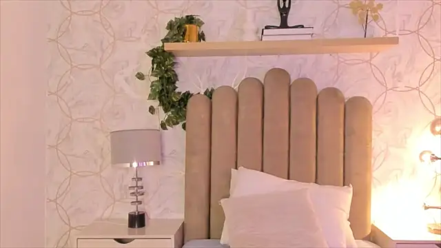 Snapshot of Roma__love chatting on December 11, 12:23 pm Roma love online show from December 11, 12:23 pm