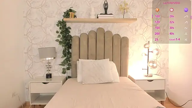 Snapshot of Roma__love chatting on February 25, 11:30 am Roma love online show from February 25, 11:30 am