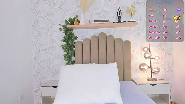 Snapshot of Roma__love chatting on September 9, 11:32 am Roma love online show from September 9, 11:32 am