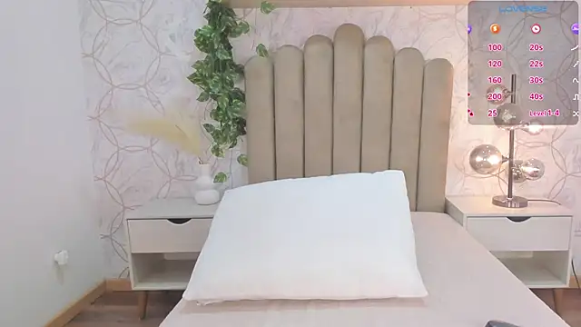 Snapshot of Roma__love chatting on December 14, 11:59 am Roma love online show from December 14, 11:59 am