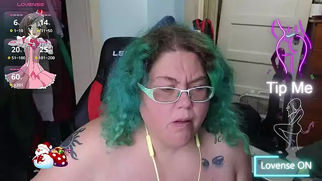 Snapshot of EmberCum chatting on November 18, 8:35 pm EmberCum online show from November 18, 8:35 pm