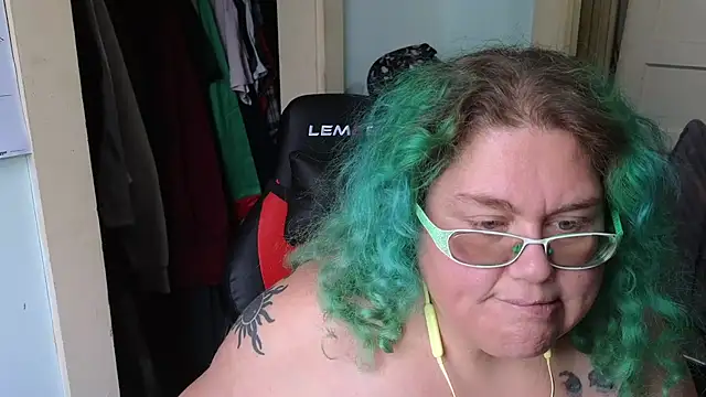 Snapshot of EmberCum chatting on November 22, 5:01 pm EmberCum online show from November 22, 5:01 pm