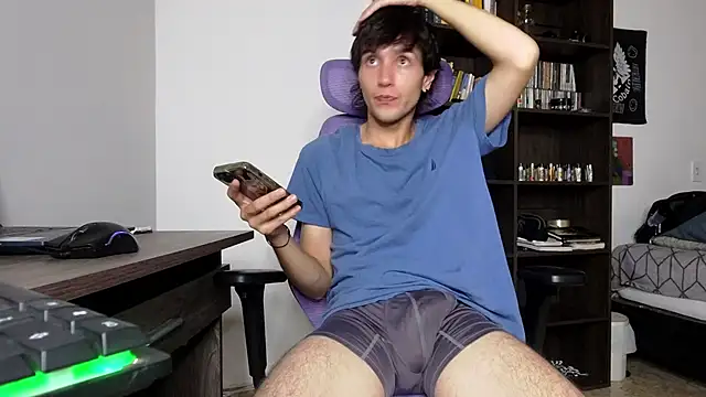 Snapshot of alex_connorr chatting on November 13, 4:00 am alex connorr online show from November 13, 4:00 am