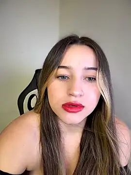 Snapshot of Sophie_spencer1 chatting on June 21, 4:04 am Sophie spencer1 online show from June 21, 4:04 am