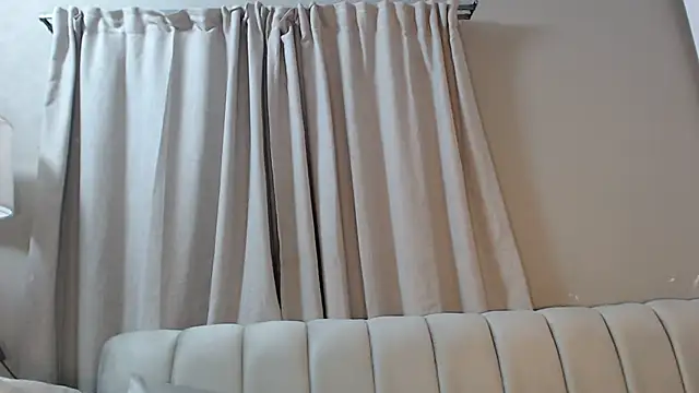 naughtyblackdolie online show from December 18, 1:26 am