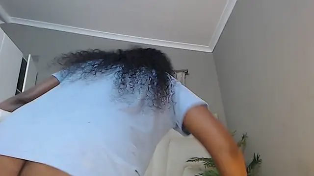 naughtyblackdolie online show from December 19, 6:45 am