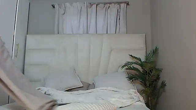 naughtyblackdolie online show from January 29, 4:41 pm