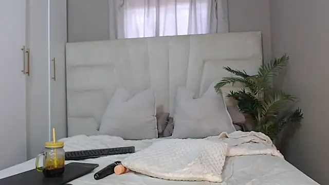 naughtyblackdolie online show from February 27, 9:22 am