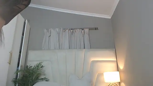 naughtyblackdolie online show from September 16, 8:32 pm