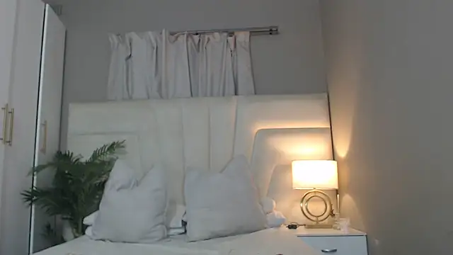 naughtyblackdolie online show from October 25, 10:26 pm