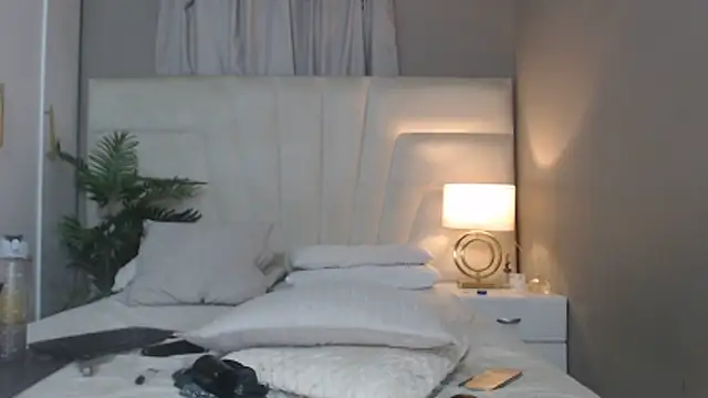 naughtyblackdolie online show from November 29, 7:50 pm