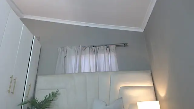 naughtyblackdolie online show from May 3, 11:27 am