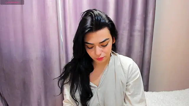 Snapshot of _cleopattra_ chatting on December 5, 8:00 am  cleopattra  online show from December 5, 8:00 am