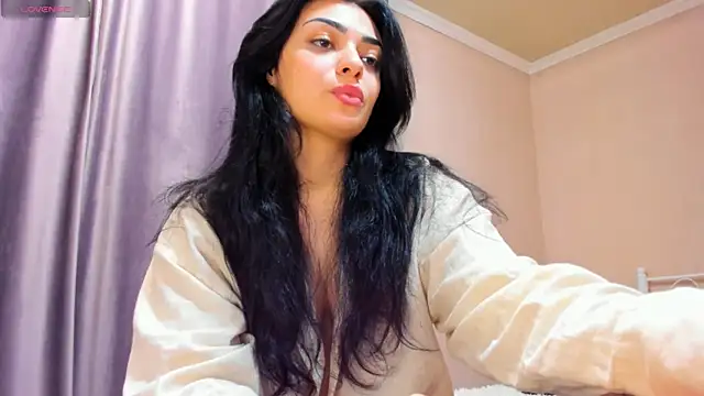 Snapshot of _cleopattra_ chatting on December 5, 4:12 pm  cleopattra  online show from December 5, 4:12 pm