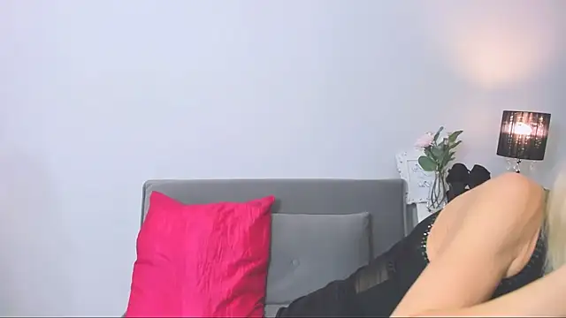 Snapshot of CrystalHotty chatting on January 8, 4:22 pm CrystalHotty online show from January 8, 4:22 pm