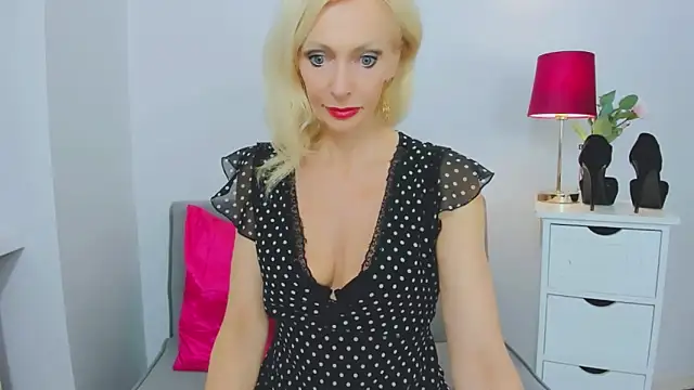 Snapshot of CrystalHotty chatting on January 21, 7:06 pm CrystalHotty online show from January 21, 7:06 pm