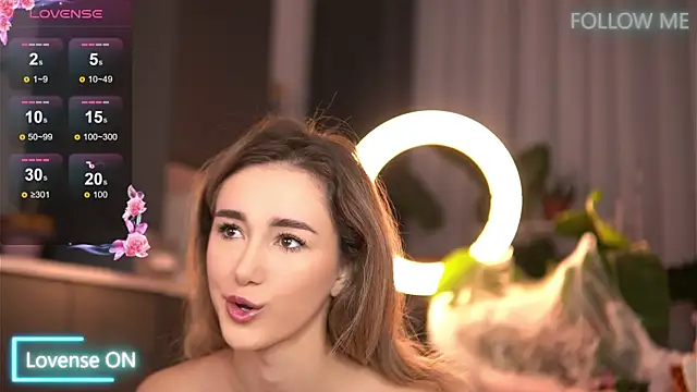 Snapshot of EmilyRaymont chatting on October 27, 3:10 am EmilyRaymont online show from October 27, 3:10 am