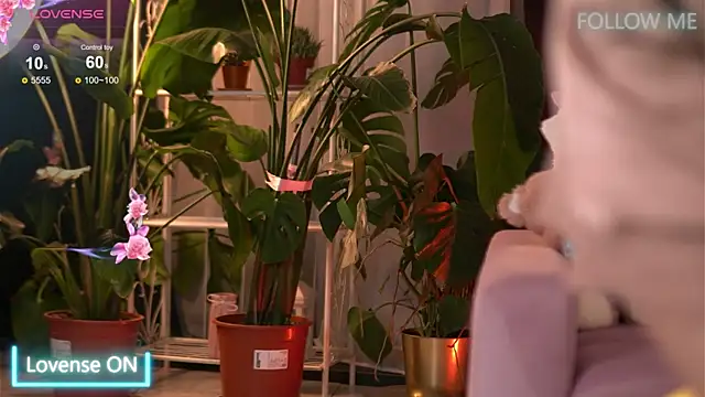 Snapshot of EmilyRaymont chatting on December 5, 4:32 am EmilyRaymont online show from December 5, 4:32 am