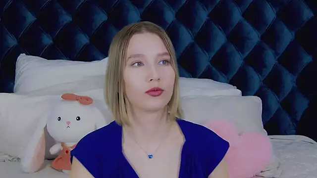 LiliLinn online show from March 14, 11:12 am