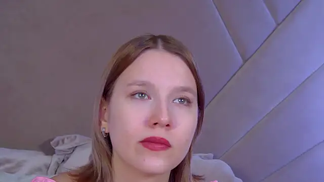 LiliLinn online show from December 1, 5:01 am