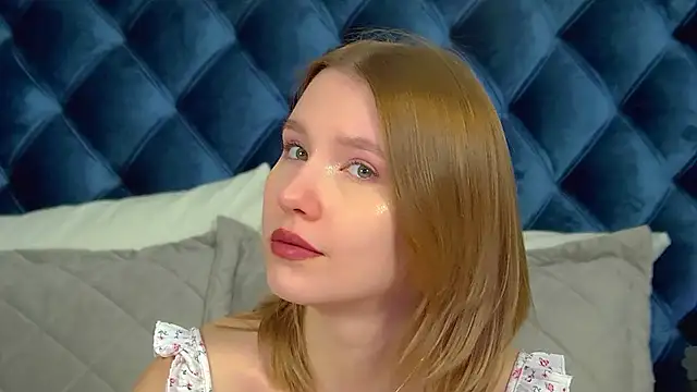 LiliLinn online show from February 7, 5:00 am