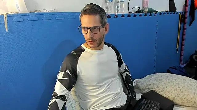 Snapshot of Samurayjiu chatting on September 29, 11:42 pm Samurayjiu online show from September 29, 11:42 pm