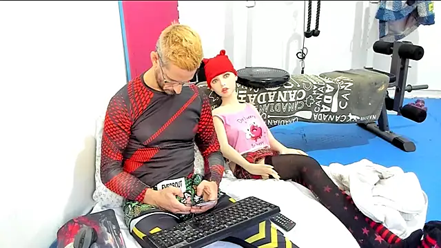 Snapshot of Samurayjiu chatting on November 25, 1:44 pm Samurayjiu online show from November 25, 1:44 pm