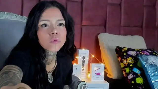 Snapshot of NinaInk chatting on January 31, 11:56 am NinaInk online show from January 31, 11:56 am