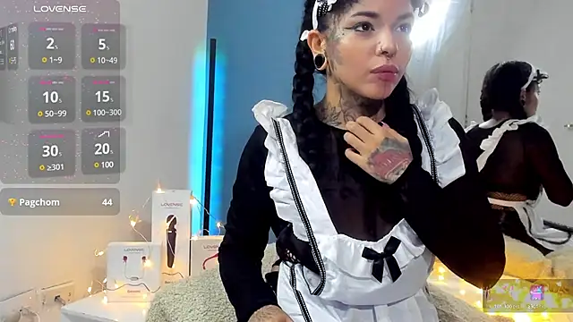Snapshot of NinaInk chatting on February 4, 2:53 pm NinaInk online show from February 4, 2:53 pm