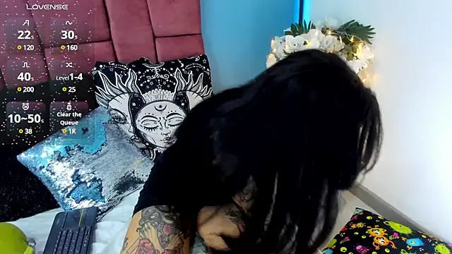 Snapshot of NinaInk chatting on February 10, 4:58 pm NinaInk online show from February 10, 4:58 pm