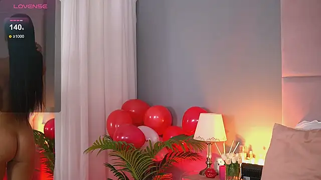 Snapshot of AlmaLuv chatting on February 18, 4:48 am AlmaLuv online show from February 18, 4:48 am