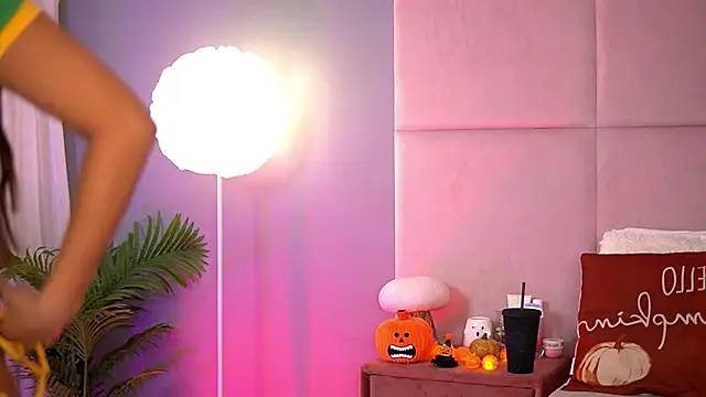 Snapshot of AlmaLuv chatting on November 5, 4:45 am AlmaLuv online show from November 5, 4:45 am