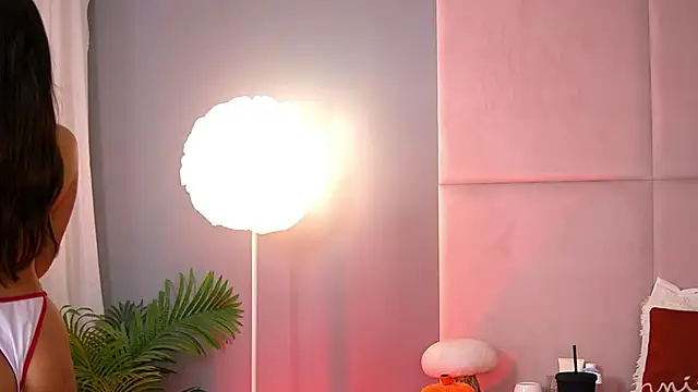 Snapshot of AlmaLuv chatting on November 6, 4:46 am AlmaLuv online show from November 6, 4:46 am