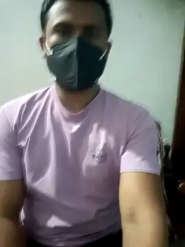 Snapshot of wildboy_simon chatting on February 5, 3:31 pm wildboy simon online show from February 5, 3:31 pm