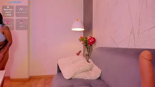 Snapshot of ElaEndez_ chatting on March 19, 2:24 pm ElaEndez online show from March 19, 2:24 pm