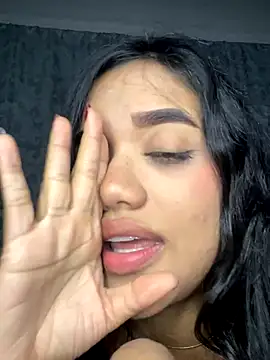 Snapshot of ElaEndez_ chatting on December 14, 1:33 am ElaEndez online show from December 14, 1:33 am