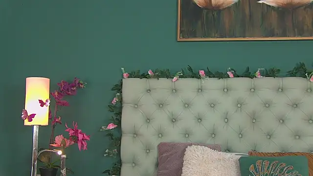 Snapshot of AlicePirs chatting on March 21, 5:43 am AlicePirs online show from March 21, 5:43 am