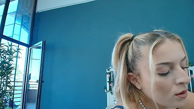 AlicePirs online show from June 21, 4:15 am