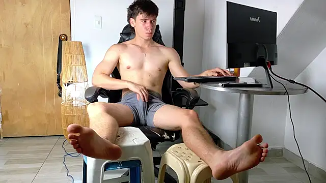 Snapshot of harry_greg21 chatting on June 26, 12:48 am harry greg21 online show from June 26, 12:48 am