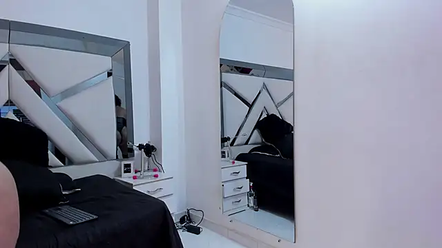 katherineFostel online show from February 7, 5:07 pm