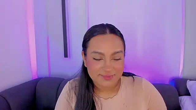 Snapshot of ellamontoya chatting on November 10, 12:15 pm ellamontoya online show from November 10, 12:15 pm