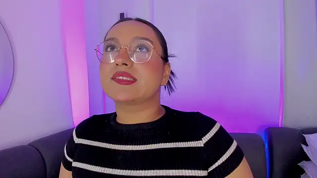 Snapshot of ellamontoya chatting on November 12, 11:32 am ellamontoya online show from November 12, 11:32 am