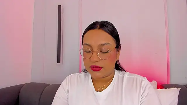 Snapshot of ellamontoya chatting on November 27, 12:29 pm ellamontoya online show from November 27, 12:29 pm