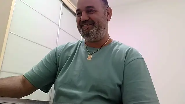 Snapshot of your_man85 chatting on February 16, 8:32 am your man85 online show from February 16, 8:32 am