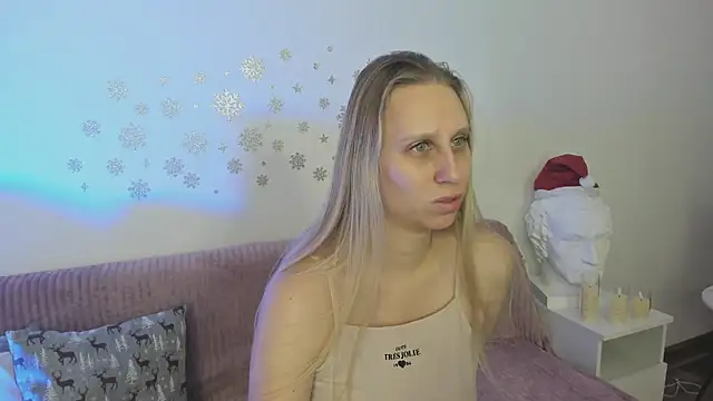 Snapshot of miissblonde chatting on January 2, 1:27 am miissblonde online show from January 2, 1:27 am