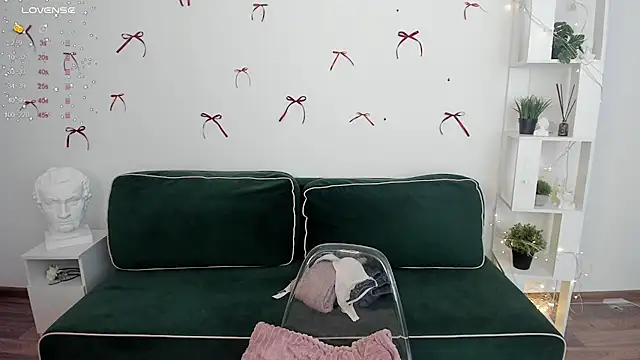 Snapshot of miissblonde chatting on February 9, 8:33 am miissblonde online show from February 9, 8:33 am