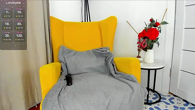 Snapshot of miissblonde chatting on December 22, 2:30 am miissblonde online show from December 22, 2:30 am