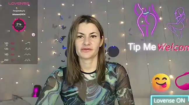 Snapshot of SuchAngel_ chatting on February 15, 2:04 am SuchAngel online show from February 15, 2:04 am