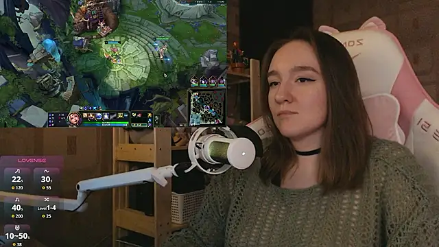 MoonlishSiren online show from March 19, 7:40 pm